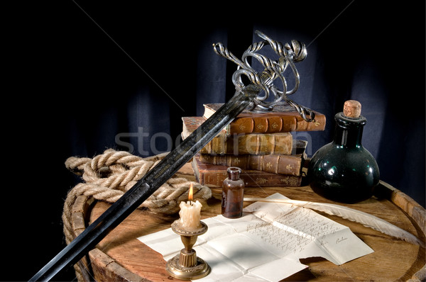 Foto stock: Natureza · morta · carta · barril · caneta · garrafa · espada