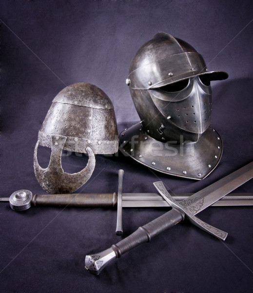 Stockfoto: Ijzer · helm · middeleeuwse · ridder · zwaar