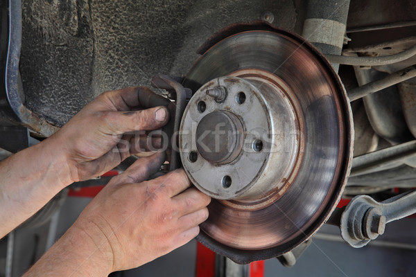 Auto Mechaniker arbeiten Disc Arbeit Metall Stock foto © simazoran