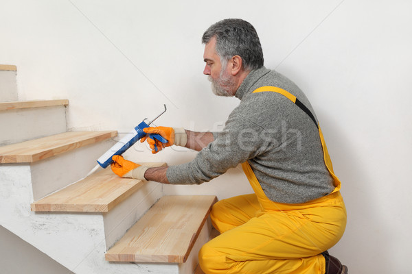 Home Renovierung Holz Treppe Silikon Bauarbeiter Stock foto © simazoran