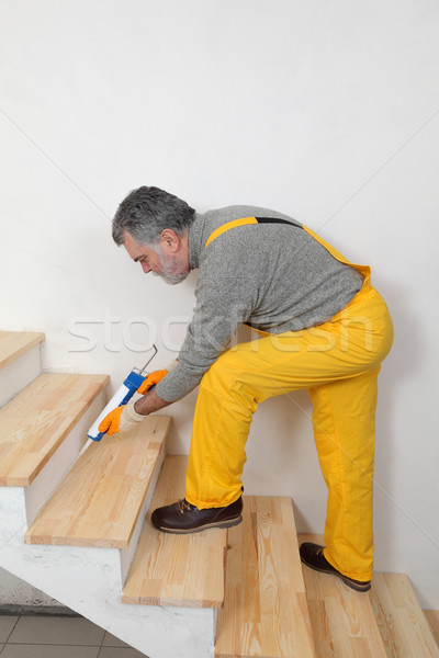 Home Renovierung Holz Treppe Silikon Bauarbeiter Stock foto © simazoran