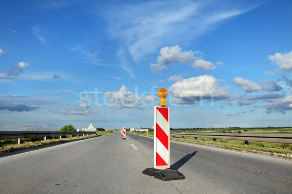 Wegenbouw plaats verkeersbord snelweg wederopbouw blauwe hemel Stockfoto © simazoran