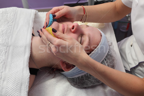 [[stock_photo]]: Jeunes · Homme · visage · traitement · de · la · peau · crème