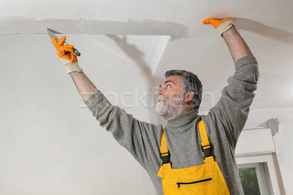 Lucrător tencuială tavan perete colţ Imagine de stoc © simazoran