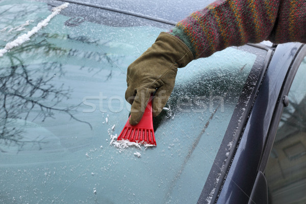 Automotive ijs schoonmaken windscherm winterlandschap menselijke hand Stockfoto © simazoran