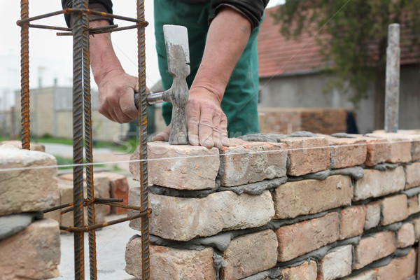 Budowa mason ręce ściany domu Zdjęcia stock © simazoran