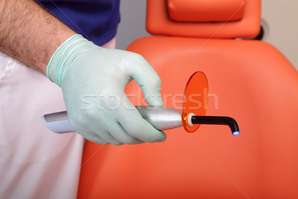 Zahnmedizinischen Geräten menschlichen Hand Handschuh halten zahnärztliche uv Stock foto © simazoran