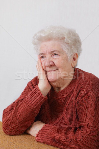 Oude dame portret bezorgd senior vrouw kamer Stockfoto © simazoran