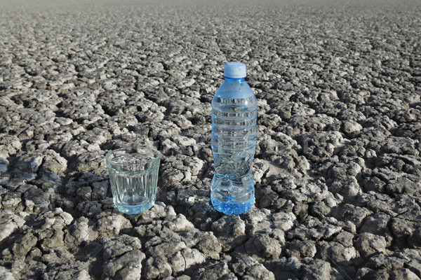 Stockfoto: Veldfles · glas · drogen · grond · fles · drinkwater