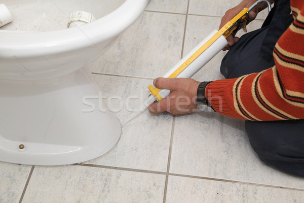 Vízvezetékszerelő megjavít illemhely szilikon patron férfi Stock fotó © simazoran