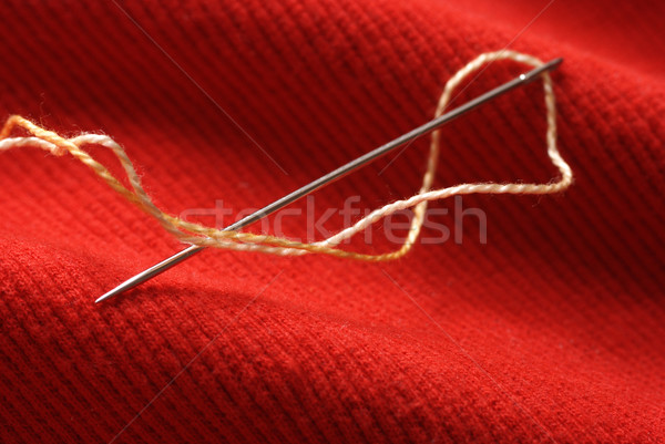 Aiguille fil rouge couleur vêtements Photo stock © simazoran