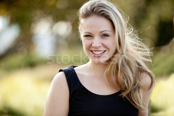 Fiatal felnőtt női modell szabadtér üzlet szél Stock fotó © SimpleFoto