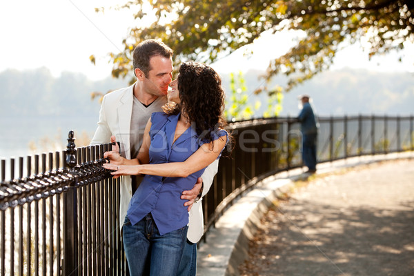 Park csók boldog pár csók gyönyörű Stock fotó © SimpleFoto