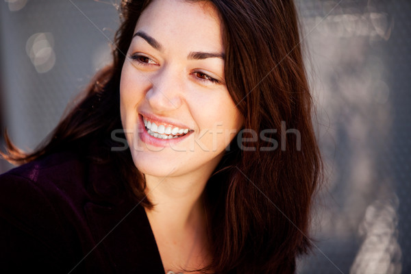 Szczery szczęśliwy kobieta portret młoda kobieta miejskich Zdjęcia stock © SimpleFoto