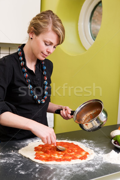 Stok fotoğraf: Genç · kadın · pizza · domates · sos · kadın