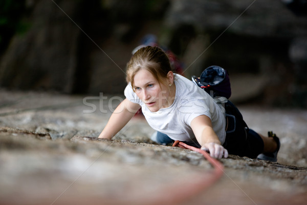 Vrouwelijke steil rock gezicht naar volgende Stockfoto © SimpleFoto