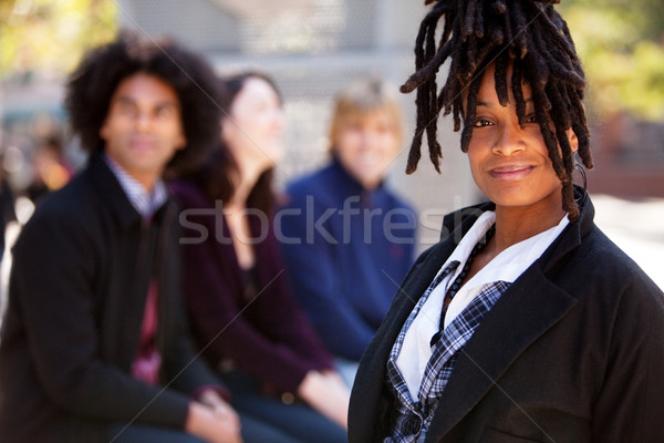 Quatro pessoas uma mulher ponto grupo diferente foco Foto stock © SimpleFoto