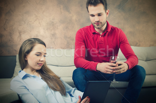 Paar Freizeit Frau Tablet Hände halten Stock foto © simpson33
