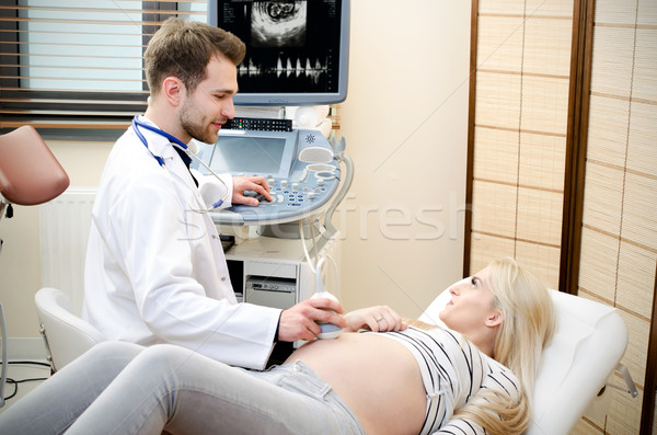 Zwangere vrouw arts ultrageluid diagnostisch machine vrouw Stockfoto © simpson33