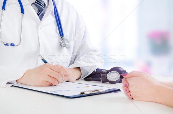 Arts patiënt medische overleg gezondheidszorg Stockfoto © simpson33