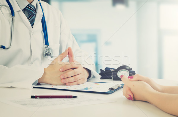 Orvos beteg orvosi konzultáció egészségügy irodai asztal Stock fotó © simpson33