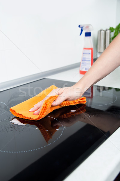 Mão limpeza fogão trabalhar casa quarto Foto stock © simpson33
