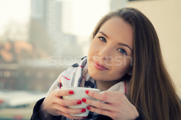 Frau trinken Kaffee Teetasse Balkon Frauen Stock foto © simpson33