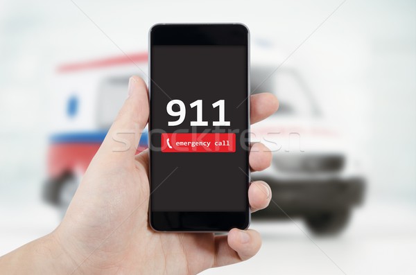 男子 調用 緊急 救護車 呼叫 911 商業照片 © simpson33