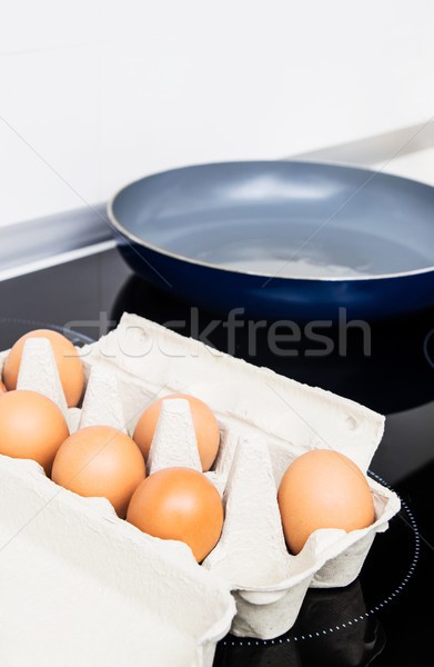 Ouă aragaz tigaie fundal mic dejun modern Imagine de stoc © simpson33