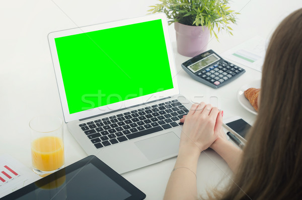 Foto stock: Mulher · usando · laptop · casa · laptop · trabalhar · verde