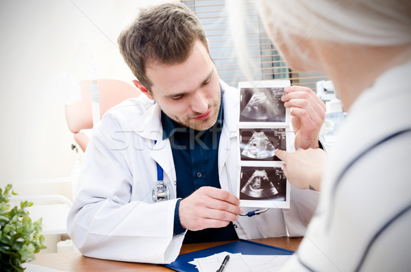Médecin bébé ultrasons image femme enceinte [[stock_photo]] © simpson33