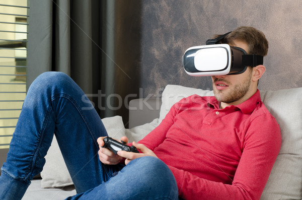 Homem virtual realidade óculos dentro Foto stock © simpson33