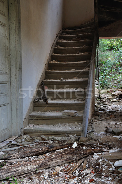 öreg fából készült lépcsőház koszos padló elhagyatott Stock fotó © sirylok