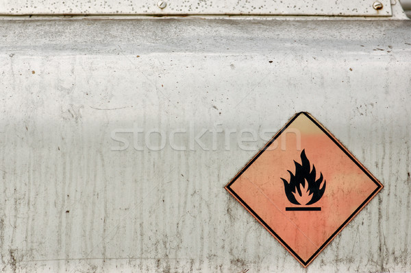 Gyúlékony anyag viharvert figyelmeztető jel rozsdás fém felület Stock fotó © sirylok