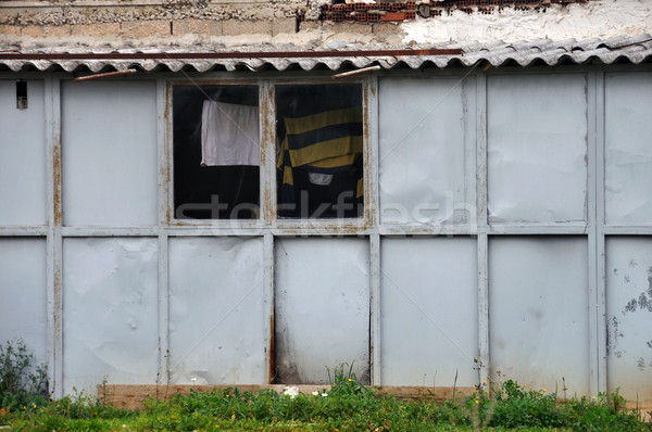 Armazém lavanderia enferrujado estanho janela metal Foto stock © sirylok