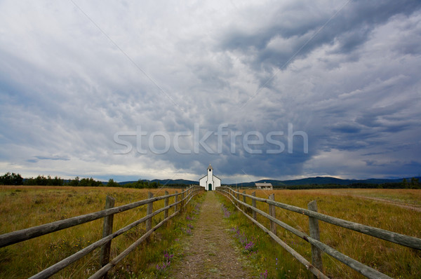 Kraju kościoła mały biały ogrodzenia burzliwy Zdjęcia stock © skylight