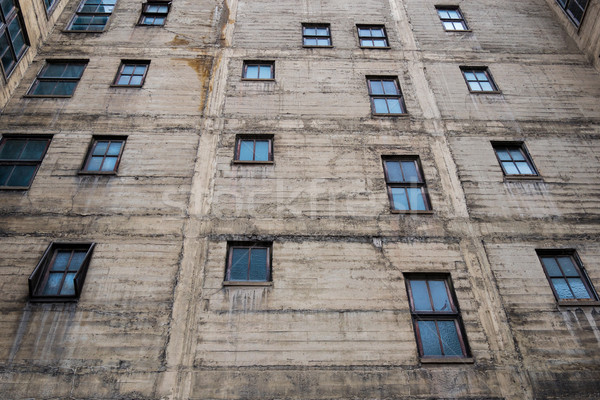 Sujo edifício parede windows horizontal concreto Foto stock © skylight