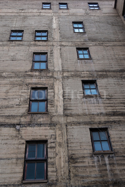 Koszos épület fal ablakok függőleges beton Stock fotó © skylight
