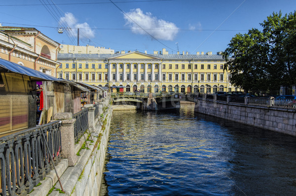 Canal înapoi piaţă cer apă pod Imagine de stoc © smartin69