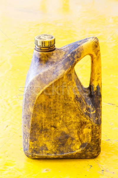 Alten schmutzigen Öl Gallone Auto Stock foto © smuay