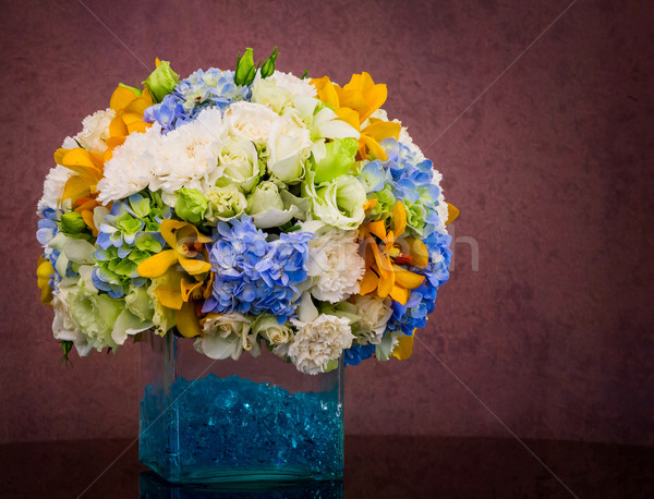 花束 花卉 玻璃 花瓶 襤褸 棕色 商業照片 © smuay