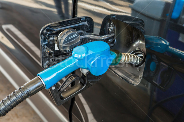 Combustibil diesel umplere benzinărie albastru negru Imagine de stoc © smuay
