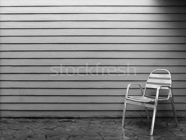 Eenzaam stoel nat metaal buiten huis Stockfoto © smuay