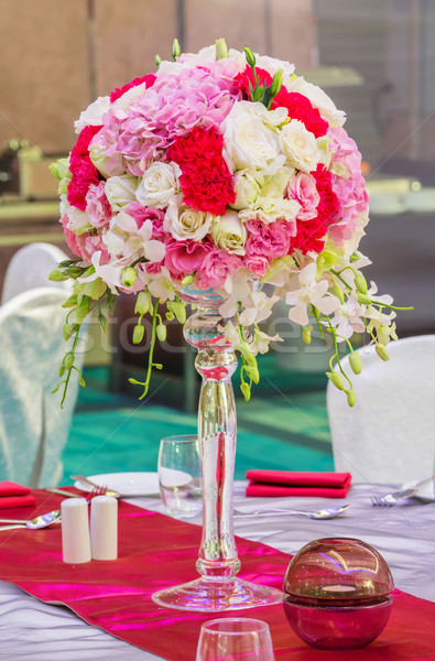 花束 玻璃 花瓶 餐桌 春天 性質 商業照片 © smuay