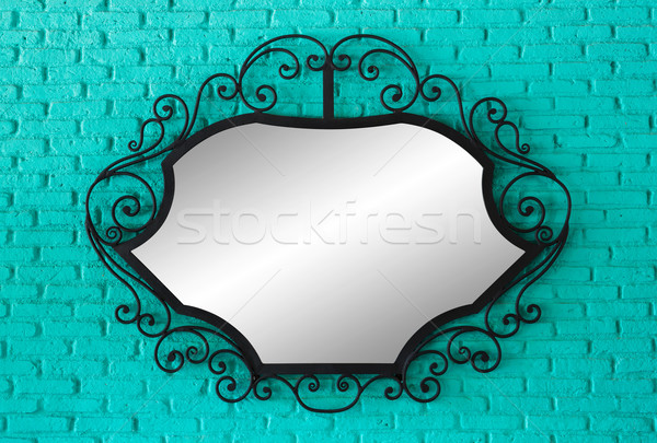 Foto stock: Espejo · negro · marco · verde · pared · de · ladrillo · textura