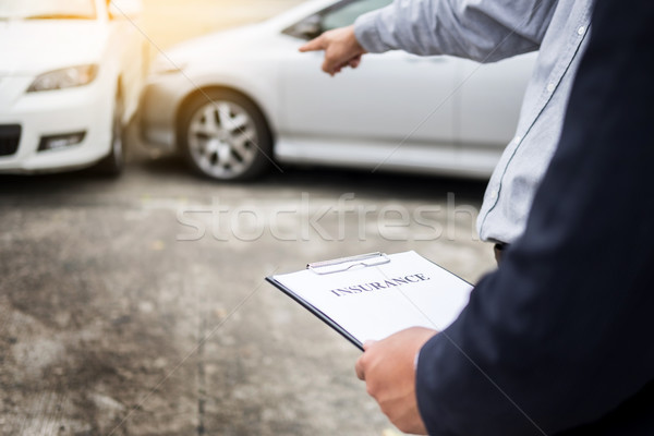 [[stock_photo]]: Assurance · agent · écrit · presse-papiers · voiture