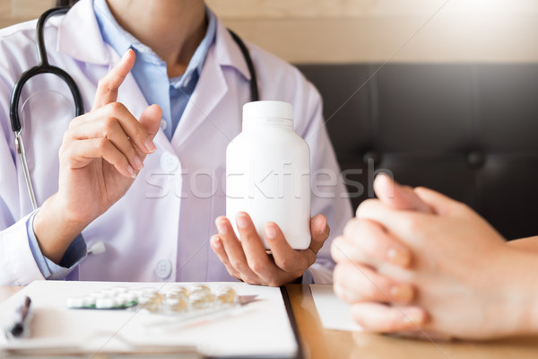 Stock foto: Arzt · Hand · halten · Tablet · Drogen · Patienten