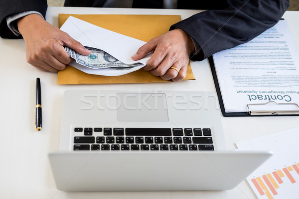 Stockfoto: Zakenman · geld · tabel · boekhouding · business · pen