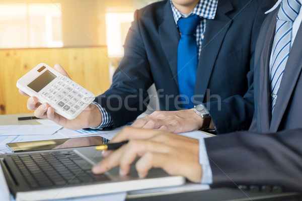 Adminisztrátor üzletember pénzügyi titkárnő készít jelentés Stock fotó © snowing