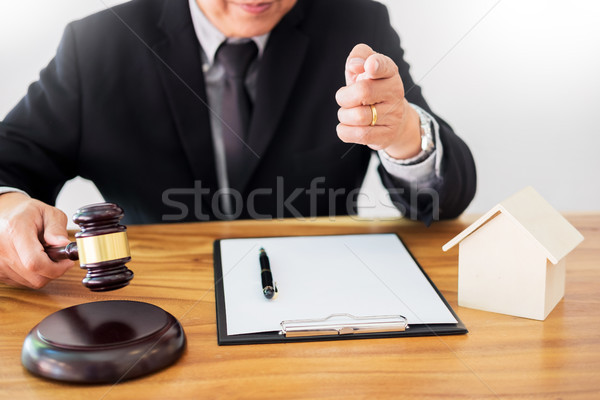 Stock fotó: Bíró · ujj · lefelé · törvény · birtok · per